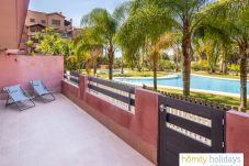 Apartamento en Motril - Los Moriscos II - Apartamento de lujo con vistas a la piscina y al jardín