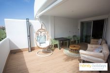 Apartamento en Motril - Mar de Astrid - Apartamento de lujo con vistas a la piscina y al campo de golf