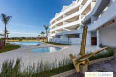 Apartamento en Motril - Mar de Ástrid: Apartamento de lujo con vistas al mar, a la piscina y al campo de golf